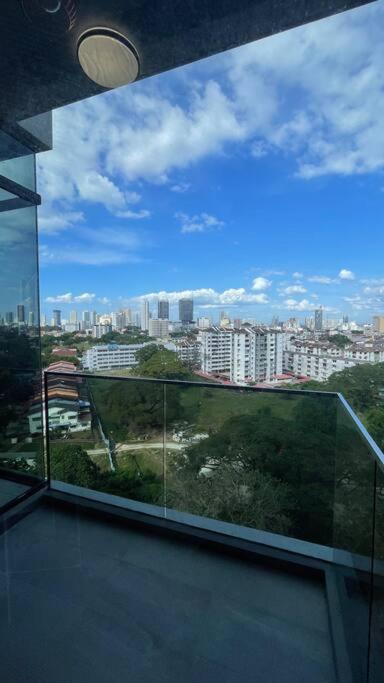 Beacon Suites With Infinity Pool At Georgetown By Wl George Town Exterior foto